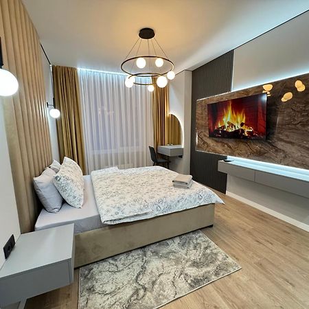 Two Bedroom Apartment In The Center, With Parking, Address Avram Iancu 32 基希讷乌 外观 照片