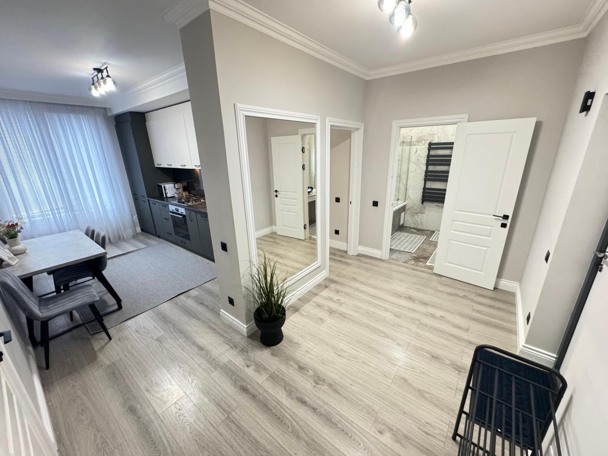 Two Bedroom Apartment In The Center, With Parking, Address Avram Iancu 32 基希讷乌 外观 照片